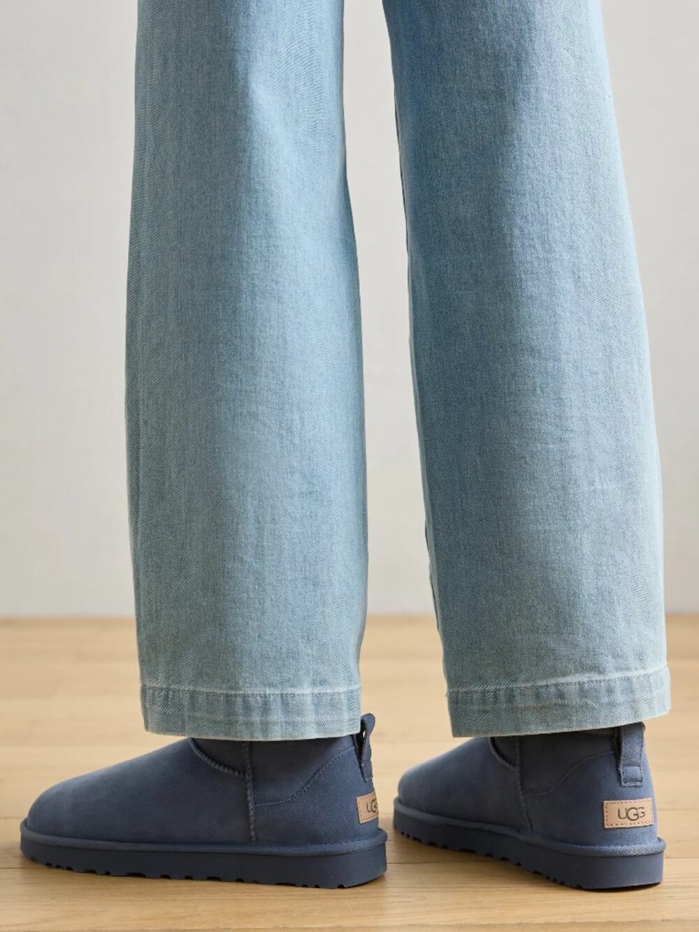 UGG Classic Ultra Mini Women's Ankle Boot 🇨🇦 - Picture 11 of 17